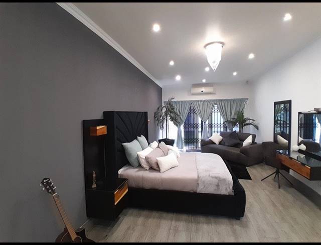 5 BEDROOM HOUSE FOR SALE IN PROTEA PARK